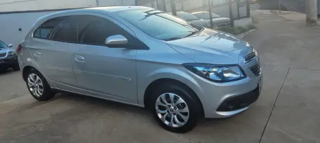 CHEVROLET Onix Hatch 1.4 4P FLEX LT, Foto 5