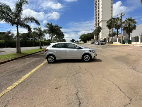 CHEVROLET Onix Hatch 1.4 4P FLEX LT, Foto 2