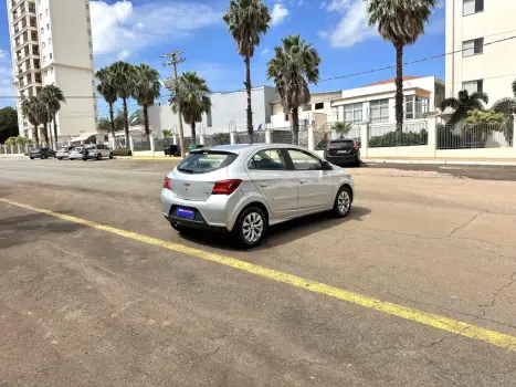 CHEVROLET Onix Hatch 1.4 4P FLEX LT, Foto 3