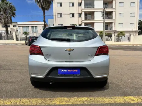 CHEVROLET Onix Hatch 1.4 4P FLEX LT, Foto 9