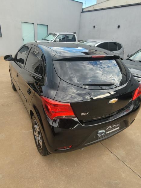 CHEVROLET Onix Hatch 1.4 4P FLEX LTZ AUTOM�TICO, Foto 3