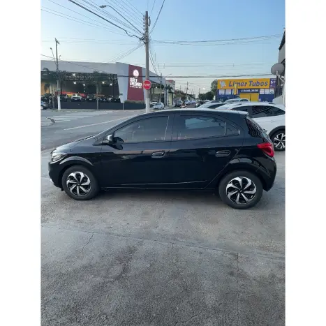 CHEVROLET Onix Hatch 1.0 4P FLEX JOY BLACK, Foto 4