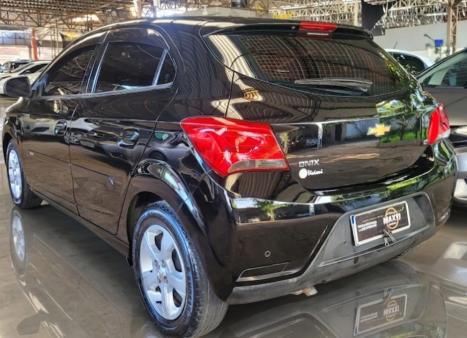 CHEVROLET Onix Hatch 1.4 4P FLEX LT, Foto 3