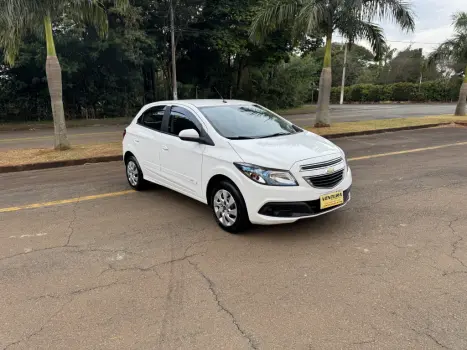 CHEVROLET Onix Hatch 1.4 4P FLEX LT, Foto 3