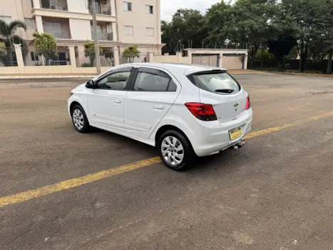 CHEVROLET Onix Hatch 1.4 4P FLEX LT, Foto 6