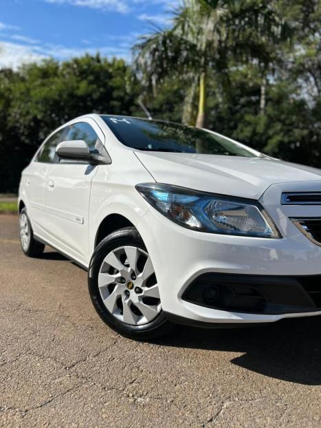 CHEVROLET Onix Hatch 1.4 4P FLEX LT AUTOM�TICO, Foto 3