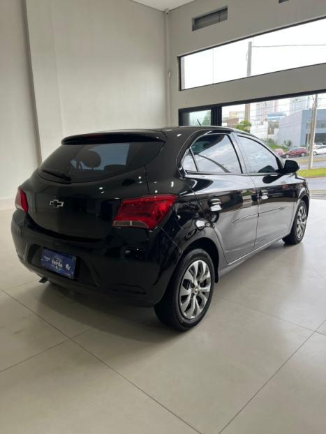 CHEVROLET Onix Hatch 1.0 4P FLEX JOY BLACK, Foto 6