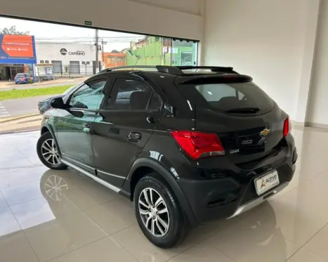 CHEVROLET Onix Hatch 1.4 4P FLEX ACTIV AUTOM�TICO, Foto 4
