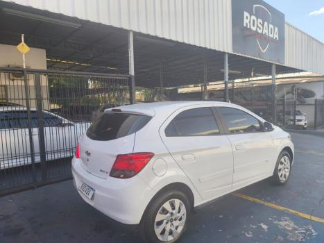 CHEVROLET Onix Hatch 1.4 4P FLEX LT, Foto 4