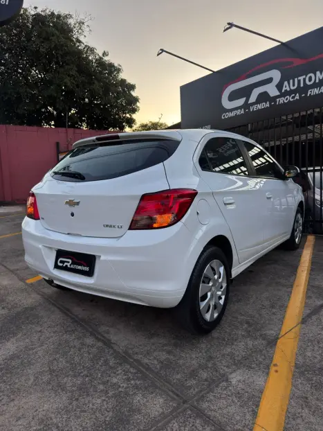 CHEVROLET Onix Hatch 1.4 4P FLEX LT, Foto 4