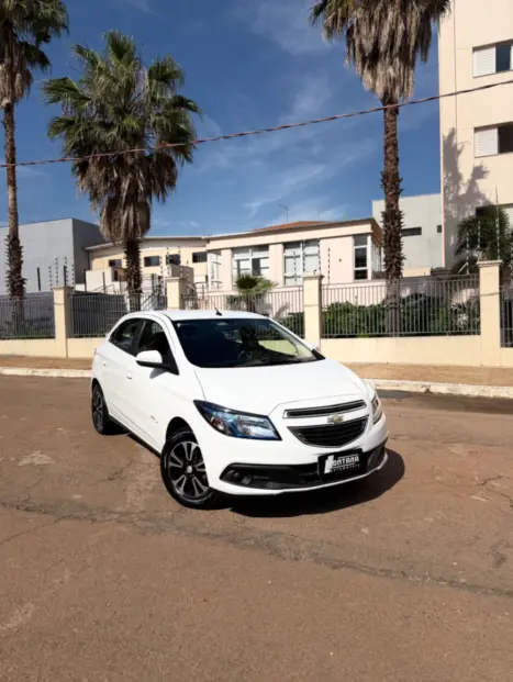 CHEVROLET Onix Hatch 1.4 4P FLEX LT, Foto 2