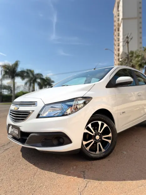 CHEVROLET Onix Hatch 1.4 4P FLEX LT, Foto 3