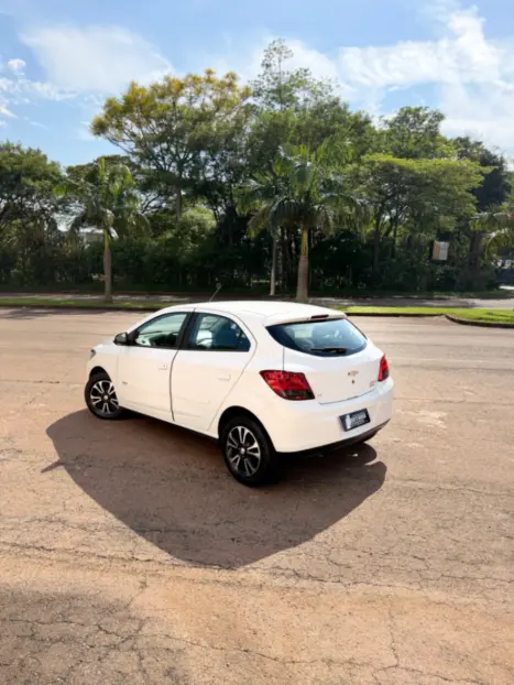CHEVROLET Onix Hatch 1.4 4P FLEX LT, Foto 4
