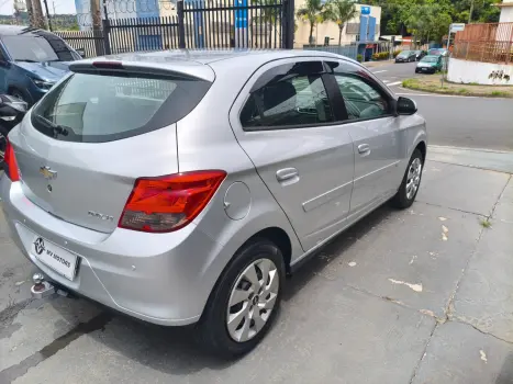 CHEVROLET Onix Hatch 1.4 4P FLEX LT, Foto 6