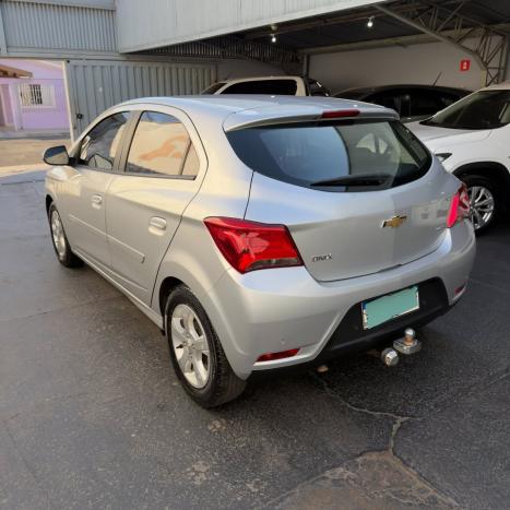 CHEVROLET Onix Hatch 1.4 4P FLEX LT, Foto 4