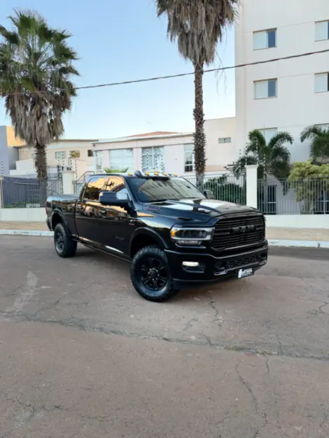 DODGE Ram 6.7 I6 24V 4P 2500 LARAMIE 4X4 TURBODIESEL  AUTOM�TICO CABINE DUPLA, Foto 3
