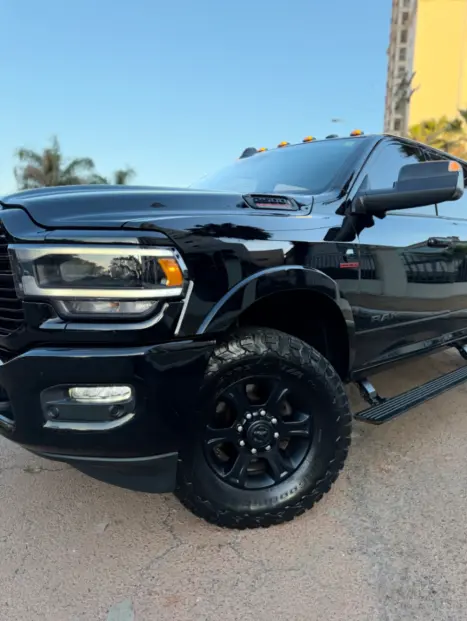 DODGE Ram 6.7 I6 24V 4P 2500 LARAMIE 4X4 TURBODIESEL  AUTOM�TICO CABINE DUPLA, Foto 4