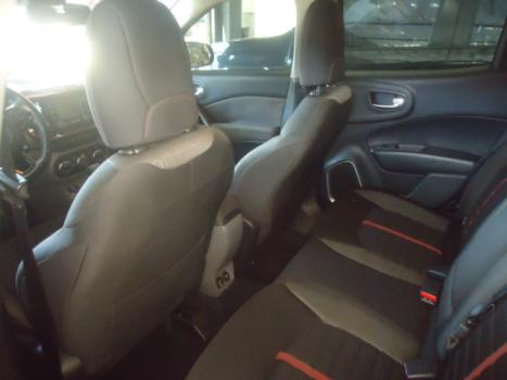 FIAT Toro 1.8 16V 4P FLEX FREEDOM ROAD AUTOM�TICO, Foto 4