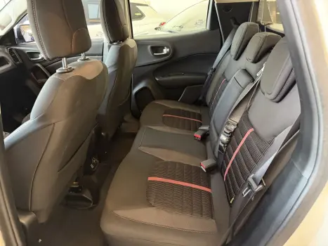 FIAT Toro 1.8 16V 4P FLEX FREEDOM AUTOM�TICO, Foto 9