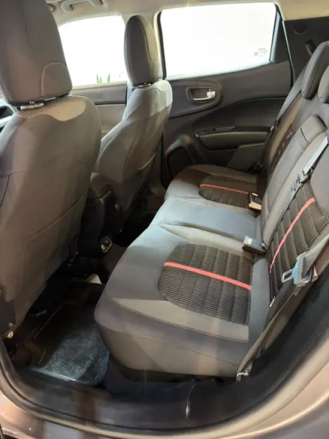 FIAT Toro 1.8 16V 4P FLEX FREEDOM AUTOM�TICO, Foto 10