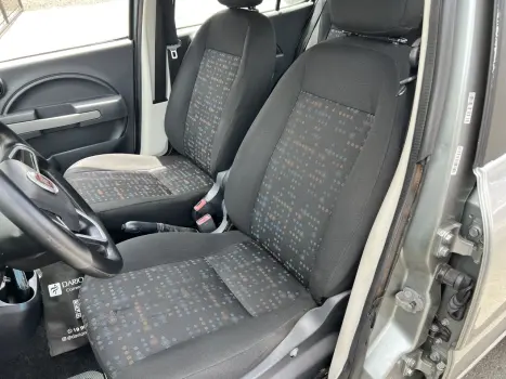 FIAT Uno 1.0 4P FLEX EVO VIVACE CELEBRATION, Foto 6