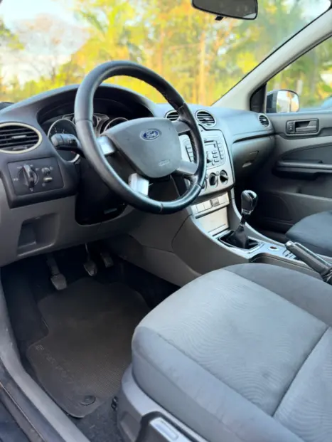 FORD Focus Hatch 1.6 4P, Foto 8