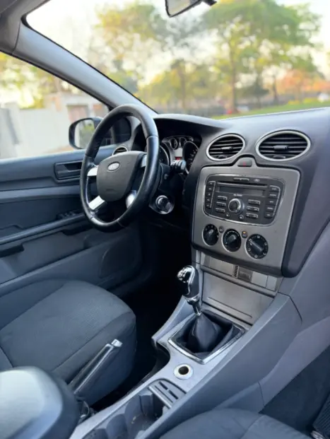 FORD Focus Hatch 1.6 4P, Foto 10