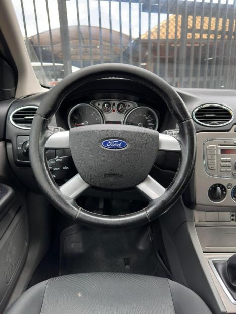 FORD Focus Sedan 2.0 16V 4P, Foto 8