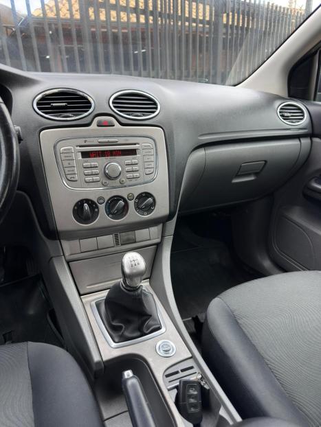 FORD Focus Sedan 2.0 16V 4P, Foto 7