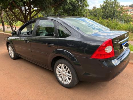 FORD Focus Sedan 2.0 16V 4P GHIA FLEX AUTOM�TICO, Foto 2