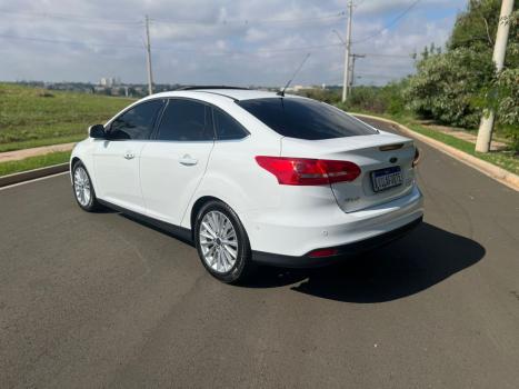 FORD Focus Sedan 2.0 16V 4P FLEX TITANIUM PLUS FASTBACK POWERSHIFT AUTOM�TICO, Foto 3