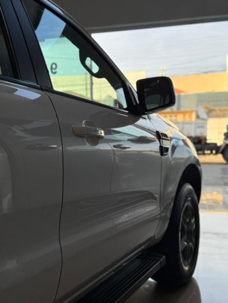 FORD Ranger 2.2 16V XLS DIESEL CABINE DUPLA AUTOM�TICO, Foto 2