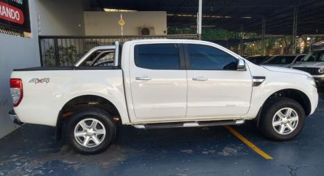 FORD Ranger 3.2 20V XLT 4X4 CABINE DUPLA TURBO DIESEL AUTOMÁTICO, Foto 3 FORD Ranger 3.2 20V XLT 4X4 CABINE DUPLA TURBO DIESEL AUTOMÁTICO, Foto 3