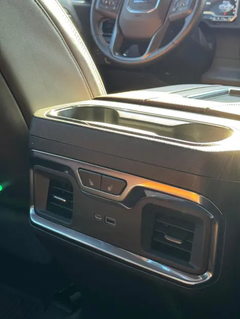 GMC Sierra 3.0 I6 DURAMAX TURBO DIESEL 1500 DENALI ULTIMATE CABINE DUPLA AUTOMÁTICO, Foto 12 GMC Sierra 3.0 I6 DURAMAX TURBO DIESEL 1500 DENALI ULTIMATE CABINE DUPLA AUTOMÁTICO, Foto 12