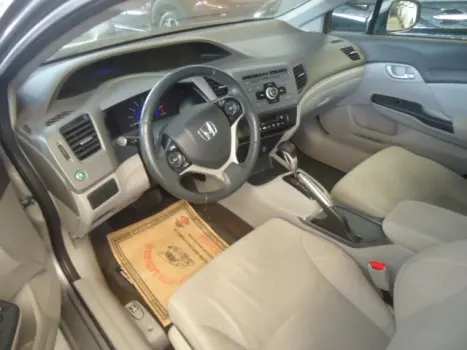 HONDA Civic 1.8 16V 4P FLEX LXS AUTOMÁTICO, Foto 3 HONDA Civic 1.8 16V 4P FLEX LXS AUTOMÁTICO, Foto 3