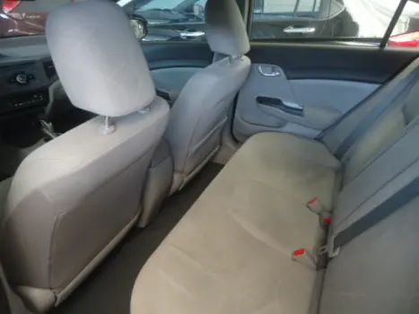 HONDA Civic 1.8 16V 4P FLEX LXS AUTOMÁTICO, Foto 4 HONDA Civic 1.8 16V 4P FLEX LXS AUTOMÁTICO, Foto 4