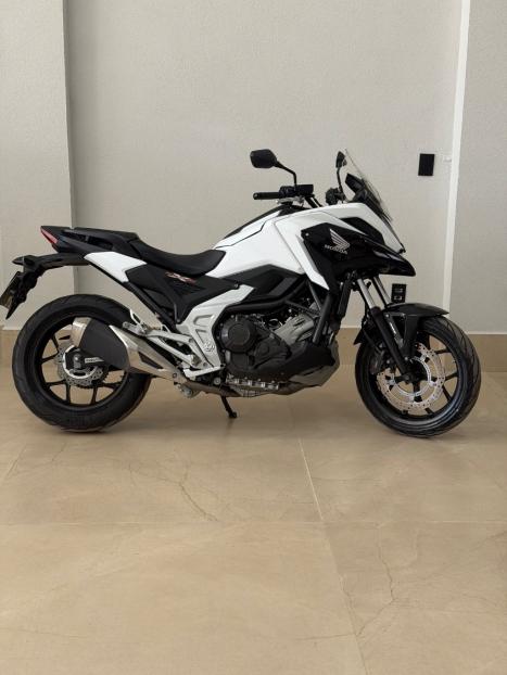 HONDA NC 750 X ABS, Foto 1