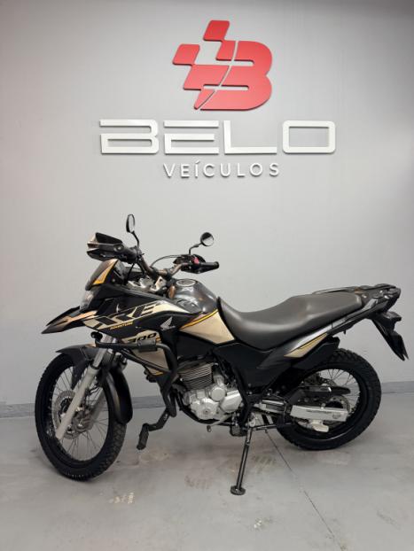 HONDA XRE 300 ADVENTURE, Foto 2