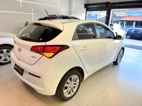 HYUNDAI HB 20 Hatch 1.6 16V 4P FLEX COMFORT PLUS AUTOM�TICO, Foto 4