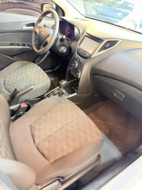 HYUNDAI HB 20 Hatch 1.6 16V 4P FLEX COMFORT PLUS AUTOM�TICO, Foto 9
