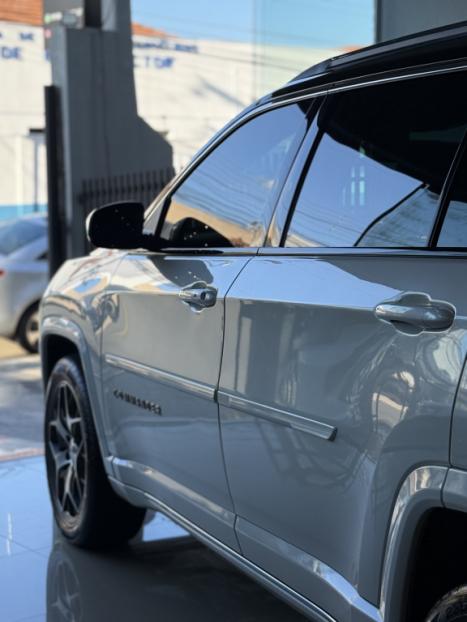 JEEP Commander 2.2 TURBO DIESEL OVERLAND 4X4 AUTOM�TICO AT9, Foto 3