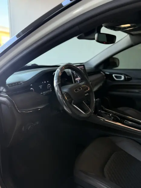 JEEP Commander 2.2 TURBO DIESEL OVERLAND 4X4 AUTOM�TICO AT9, Foto 12