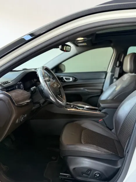 JEEP Commander 2.2 TURBO DIESEL OVERLAND 4X4 AUTOM�TICO AT9, Foto 17