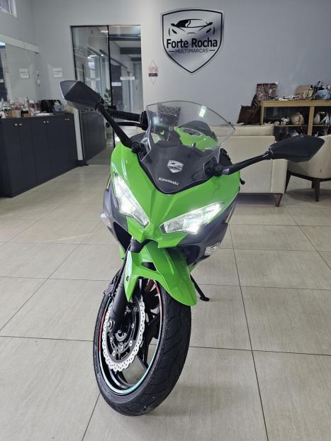 KAWASAKI Ninja 400 , Foto 2