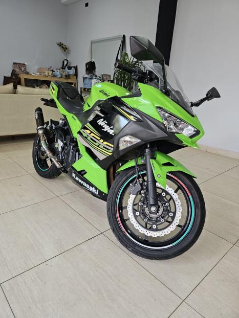 KAWASAKI Ninja 400 , Foto 3