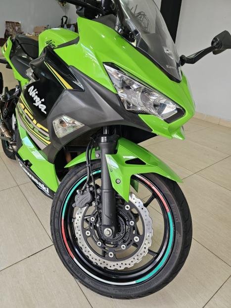KAWASAKI Ninja 400 , Foto 9