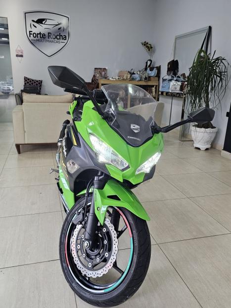 KAWASAKI Ninja 400 , Foto 14