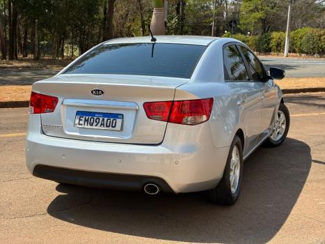 KIA Cerato Sedan 1.6 16V 4P EX AUTOMÁTICO, Foto 8 KIA Cerato Sedan 1.6 16V 4P EX AUTOMÁTICO, Foto 8