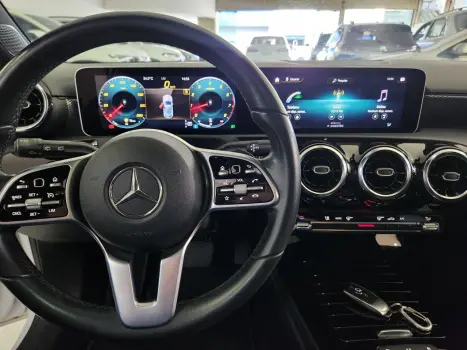 MERCEDES-BENZ A 250 2.0 16V 4P CGI VISION 7G-DCT AUTOMÁTICO, Foto 7 MERCEDES-BENZ A 250 2.0 16V 4P CGI VISION 7G-DCT AUTOMÁTICO, Foto 7