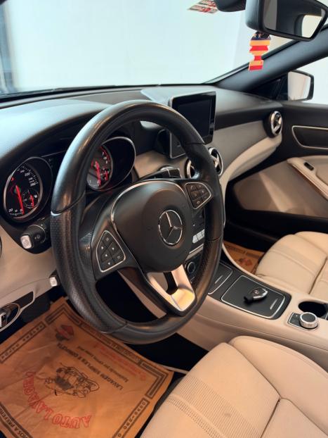 MERCEDES-BENZ CLA 200 1.6 16V 4P CGI 7-G TRONIC AUTOMÁTICO DCT, Foto 16